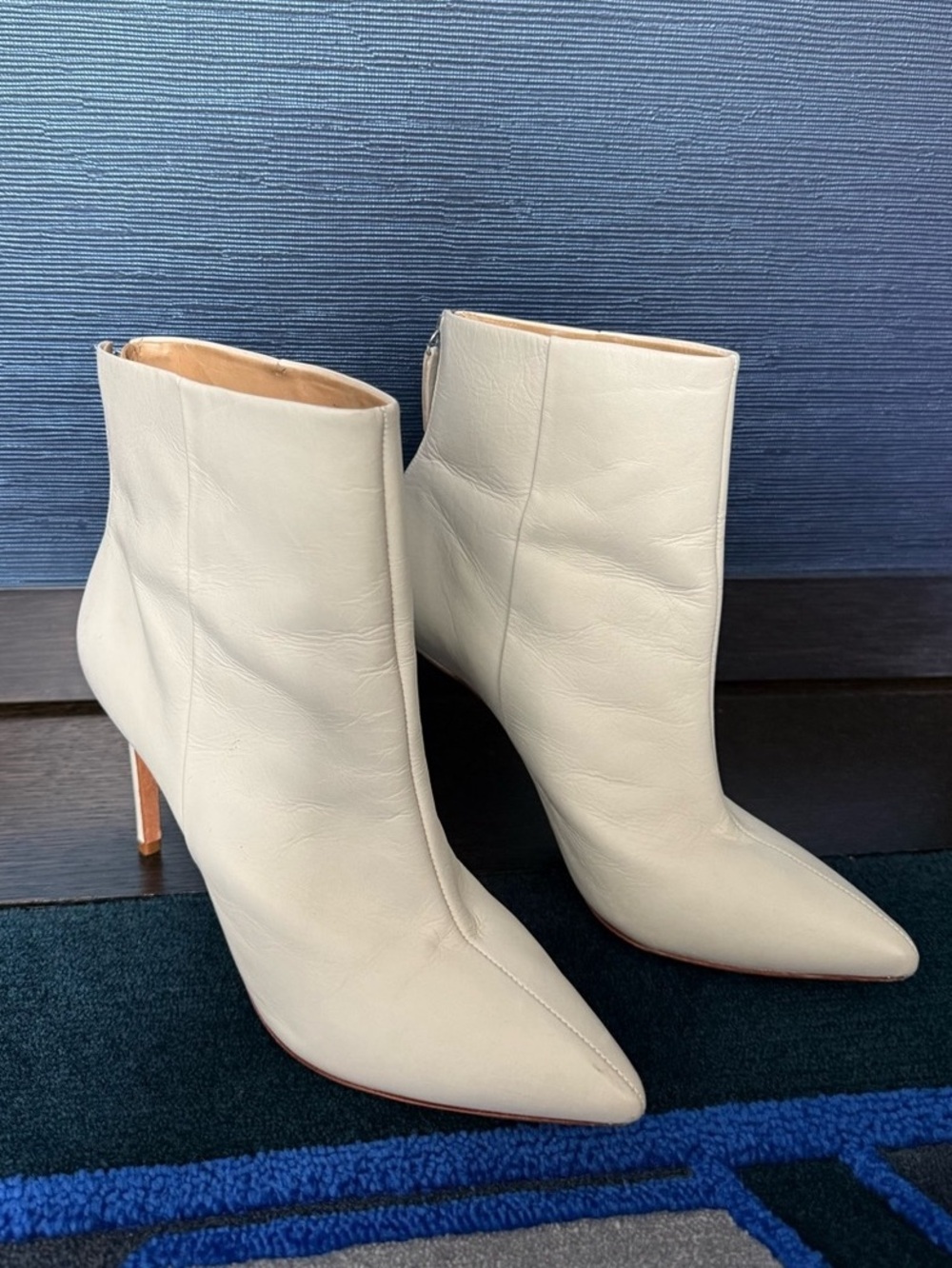 Schutz Mikki Bootie Pointed-Toe Leather Ankle Boots Cream US 9